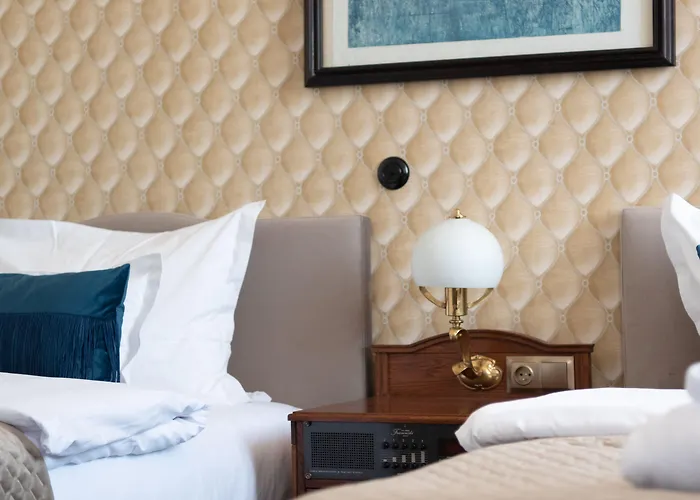 H15 Francuski Old Town - Destigo