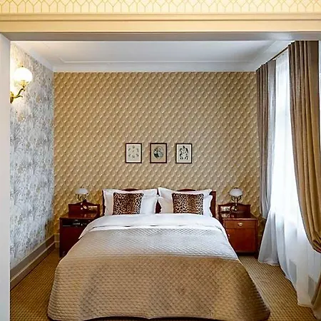 Hotell H15 Francuski Old Town - Destigo