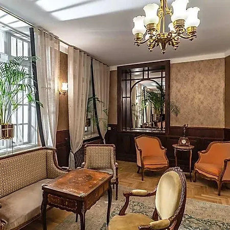H15 Francuski Old Town - Destigo Hotell 5*