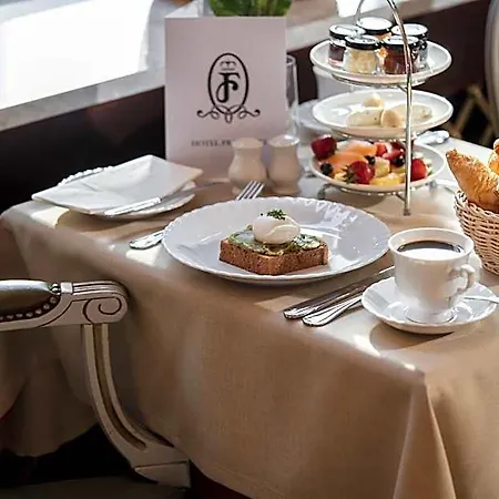 Hotell H15 Francuski Old Town - Destigo 5*