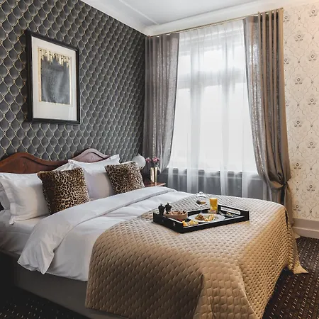 Hotell H15 Francuski Old Town - Destigo
