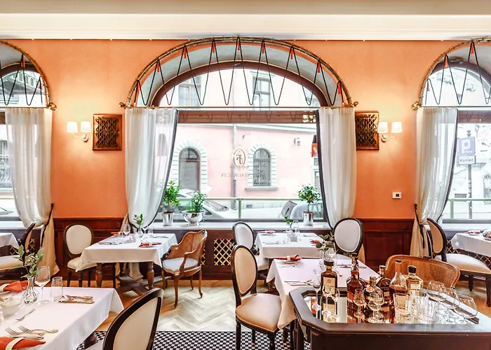 H15 Francuski Old Town - Destigo