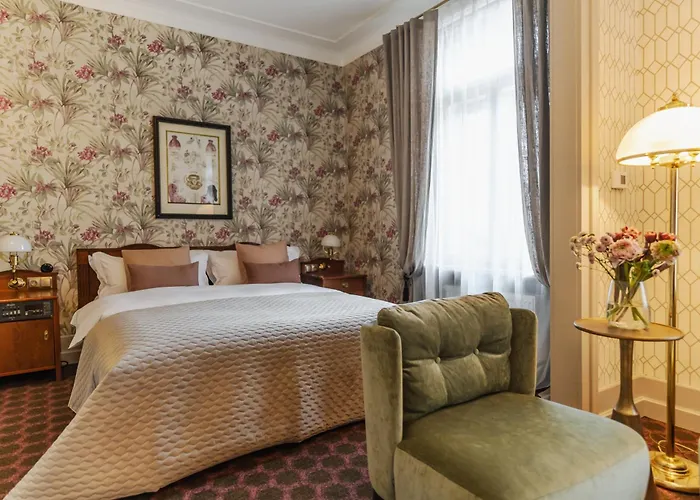 H15 Francuski Old Town - Destigo