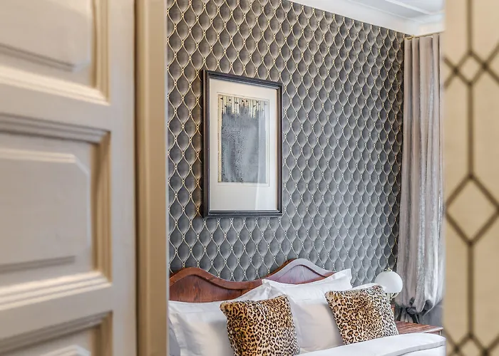 H15 Francuski Old Town - Destigo