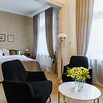 H15 Francuski Old Town - Destigo