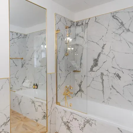 Hotel H15 Francuski Old Town - Destigo 5*