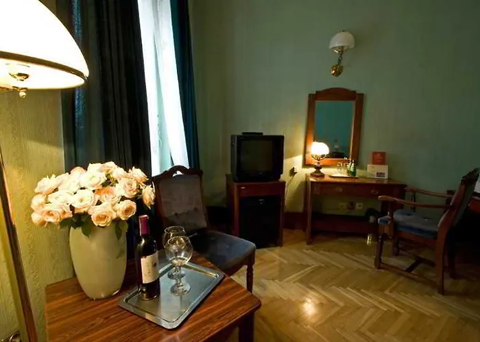 H15 Francuski Old Town - Destigo